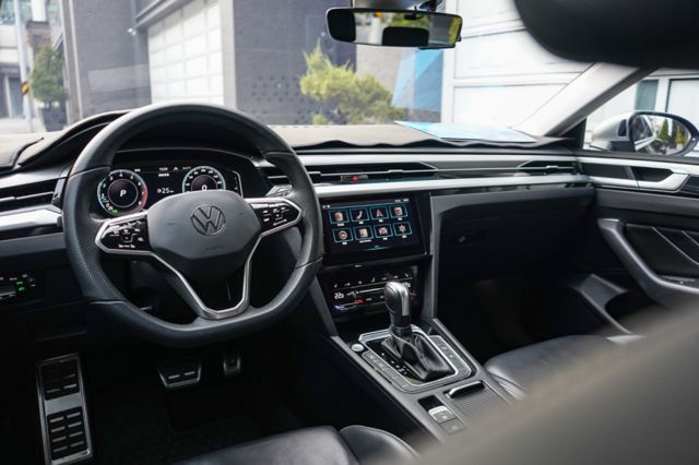 SB版、里程僅跑2萬5、原廠保固至2028/11/23、電尾、環景、導航、跟車、免KEY  第11張相片