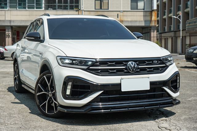 R版2.0、里程僅跑6萬、Beats音響、電動座椅、倒車顯影、方向盤加熱、電動尾門、整備中  第1張相片