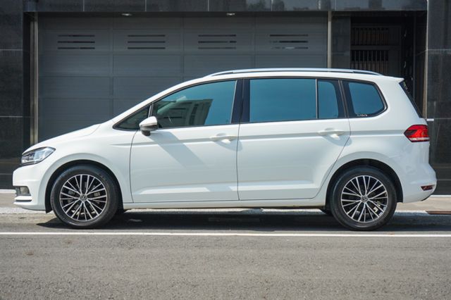 280TSI Line版7人座、倒顯、導航、後座小桌板、盲點、電尾、雙前電熱椅  第5張相片