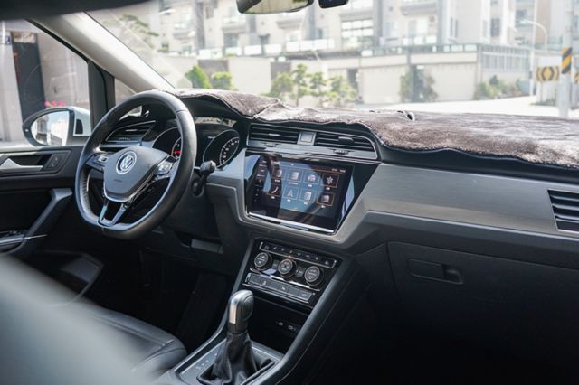 280TSI Line版7人座、倒顯、導航、後座小桌板、盲點、電尾、雙前電熱椅  第10張相片