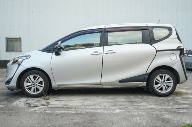 豪華版、里程7萬多、倒車顯影、導航、免KEY、恆溫空調、車偏警示、整備中  第5張相片