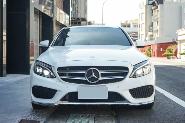 AMG、里程5萬多、渦輪增壓、電動座椅、自動停車、天窗、倒車顯影、免KEY、換檔撥片、電動腰靠、空力套件  第2張相片