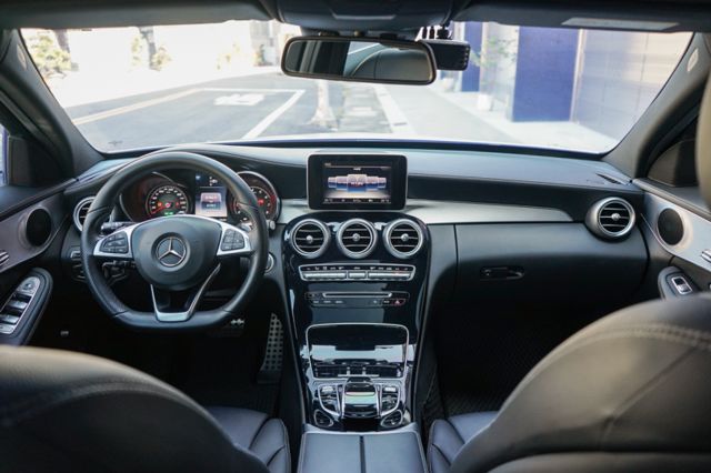 AMG、里程5萬多、渦輪增壓、電動座椅、自動停車、天窗、倒車顯影、免KEY、換檔撥片、電動腰靠、空力套件  第10張相片