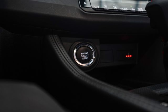 享樂版、里程僅跑1萬多、ACC跟車、免KEY、方向盤快控、車偏警示、原鈑件、整備中  第9張相片