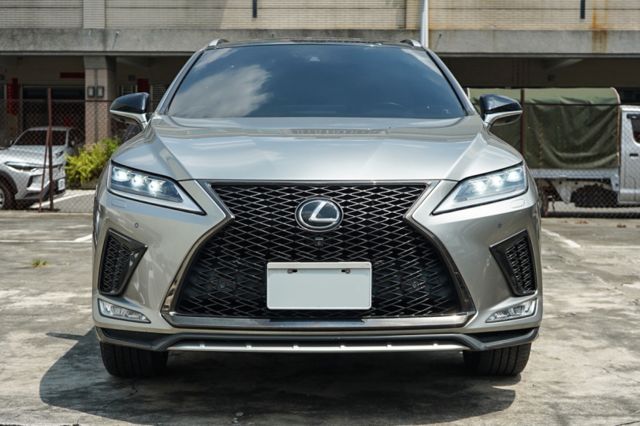 F Sport版、里程11萬多、環景、電動尾門、跟車、導航、抬顯、雙前通風座椅、後尾鈑、整備中  第2張相片