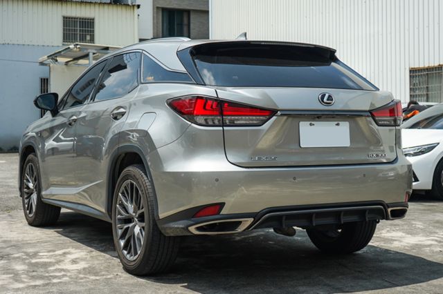 F Sport版、里程11萬多、環景、電動尾門、跟車、導航、抬顯、雙前通風座椅、後尾鈑、整備中  第3張相片