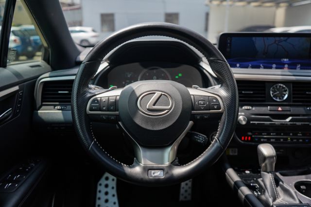 F Sport版、里程11萬多、環景、電動尾門、跟車、導航、抬顯、雙前通風座椅、後尾鈑、整備中  第8張相片