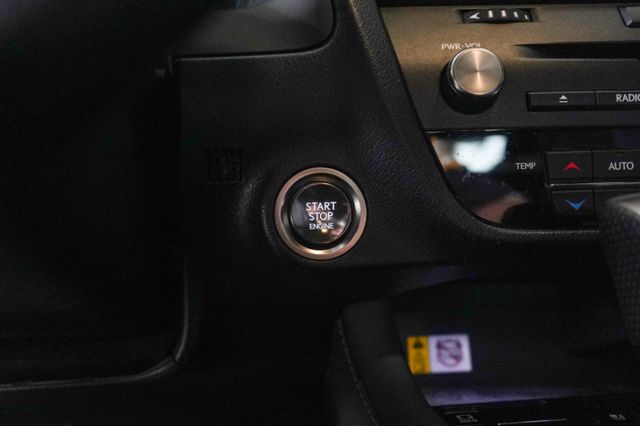 F Sport版、里程11萬多、環景、電動尾門、跟車、導航、抬顯、雙前通風座椅、後尾鈑、整備中  第16張相片