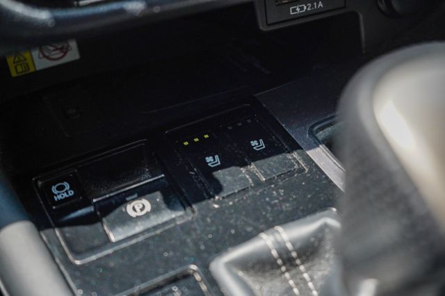 F Sport版、里程11萬多、環景、電動尾門、跟車、導航、抬顯、雙前通風座椅、後尾鈑、整備中  第17張相片