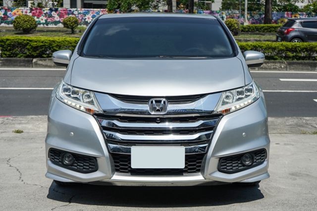 Apex版、里程10萬多、電座、導航、環景、天窗、電動側門、免KEY、盲點、定速、藍牙  第2張相片