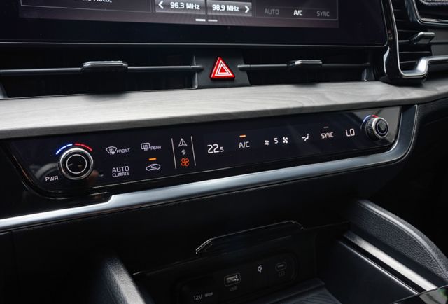 X-Line 4wd、里程僅5萬8、渦輪增壓、電座、雙前通風椅、電尾、環景、跟車、車偏警示、盲點、免key、空力套件  第14張相片