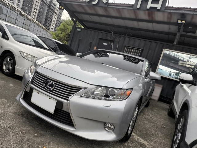 【里程極少! 宛如新車! 】 2012 LEXUS ES300H 油電 石英時鐘 IKEY  第2張相片