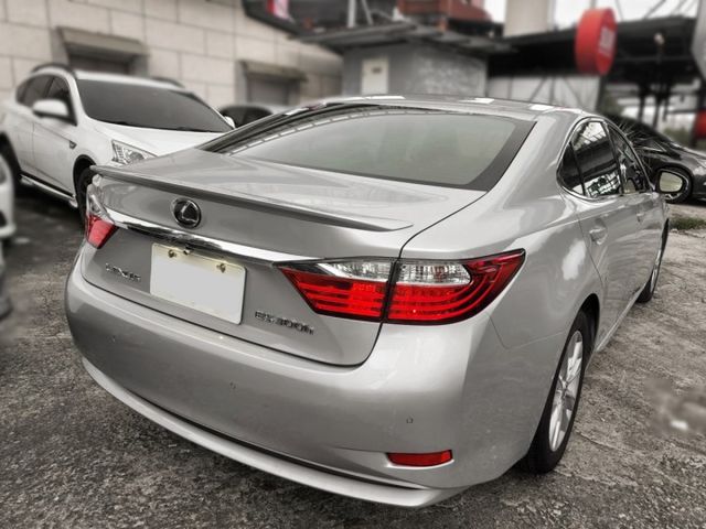 【里程極少! 宛如新車! 】 2012 LEXUS ES300H 油電 石英時鐘 IKEY  第3張相片