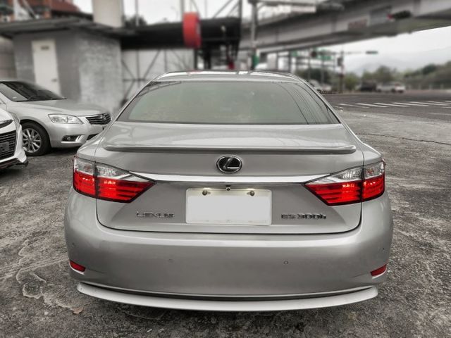 【里程極少! 宛如新車! 】 2012 LEXUS ES300H 油電 石英時鐘 IKEY  第4張相片