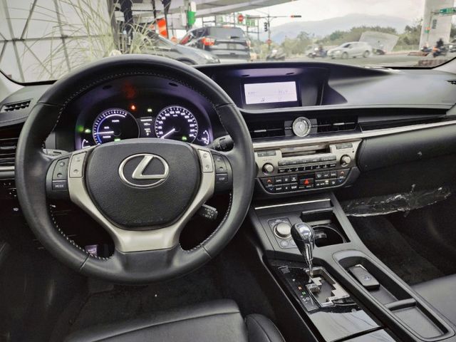 【里程極少! 宛如新車! 】 2012 LEXUS ES300H 油電 石英時鐘 IKEY  第11張相片