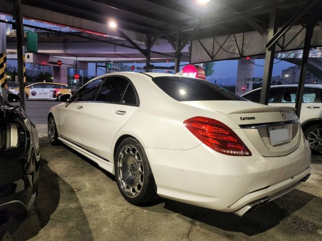 【價格不會讓人失望的S】2015 BENZ S400 LWB 總代理 消光白 德國Carlsson空力套件鋁圈 全景天窗  第6張相片