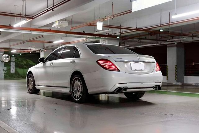 【價格不會讓人失望的S】2015 BENZ S400 LWB 總代理 消光白 德國Carlsson空力套件鋁圈 全景天窗  第14張相片