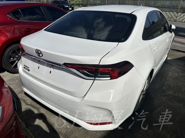 TOYOTA豐田 ALTIS  第3張相片