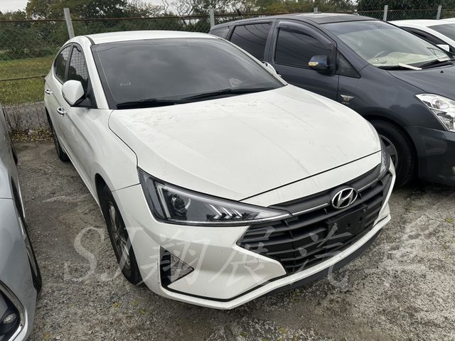 HYUNDAI現代 ELANTRA  第2張相片