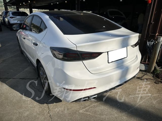 HYUNDAI現代 ELANTRA  第5張相片