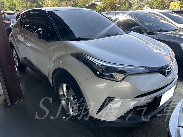 TOYOTA豐田 C-HR  第2張相片