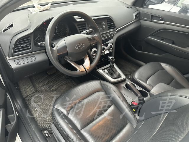 HYUNDAI現代 ELANTRA  第5張相片