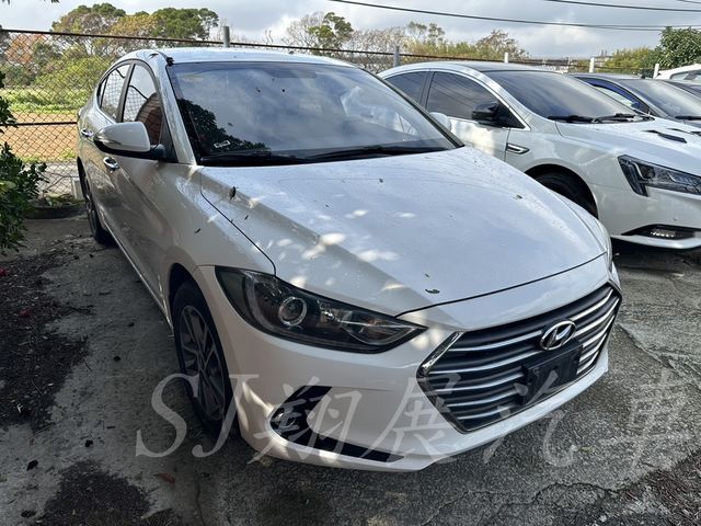HYUNDAI現代 ELANTRA  第2張相片