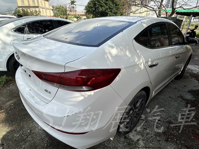 HYUNDAI現代 ELANTRA  第4張相片