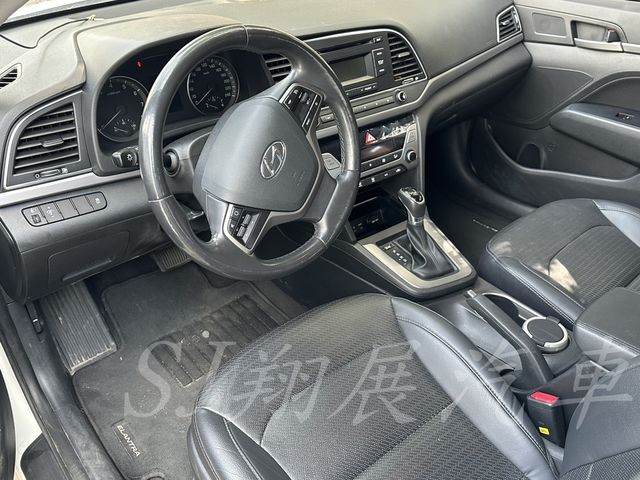 HYUNDAI現代 ELANTRA  第5張相片