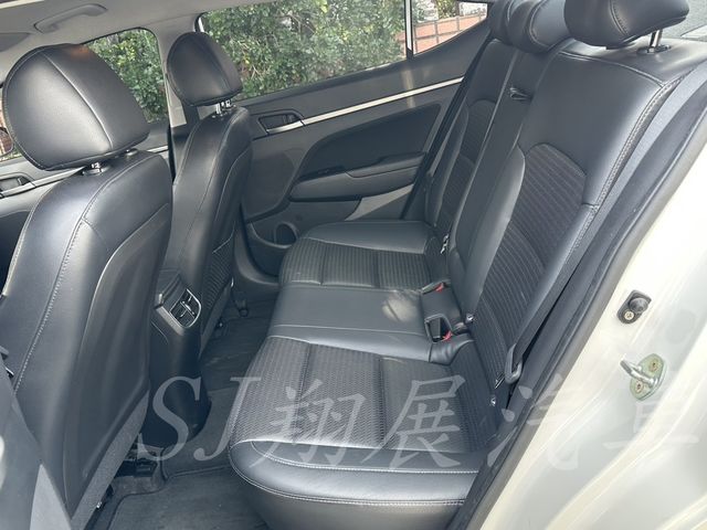 HYUNDAI現代 ELANTRA  第6張相片