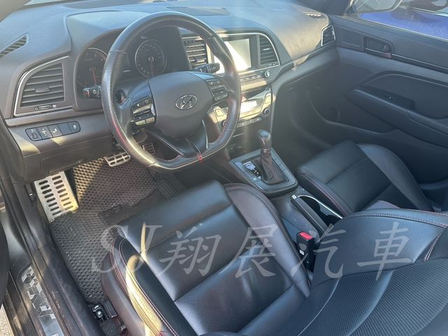 HYUNDAI現代 ELANTRA  第7張相片