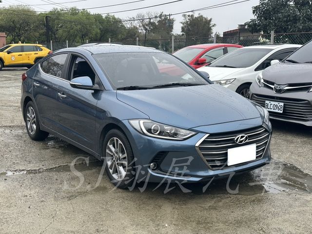 HYUNDAI現代 ELANTRA  第3張相片