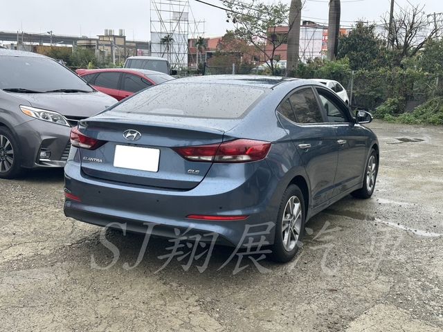 HYUNDAI現代 ELANTRA  第7張相片