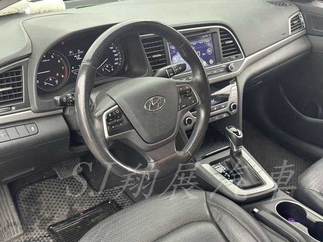 HYUNDAI現代 ELANTRA  第9張相片