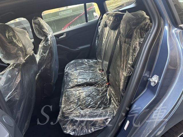 FORD福特 FOCUS WAGON  第8張相片