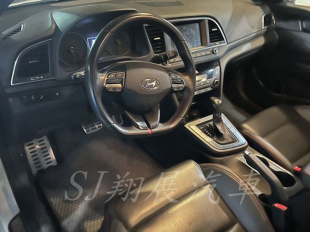 HYUNDAI現代 ELANTRA  第3張相片