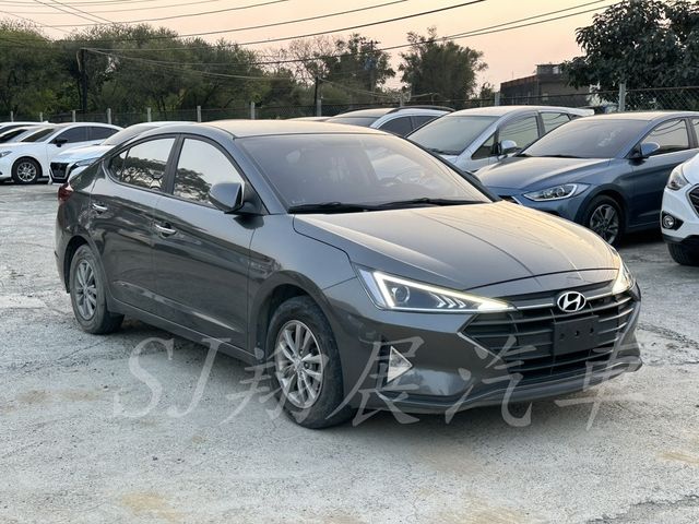HYUNDAI現代 ELANTRA  第2張相片