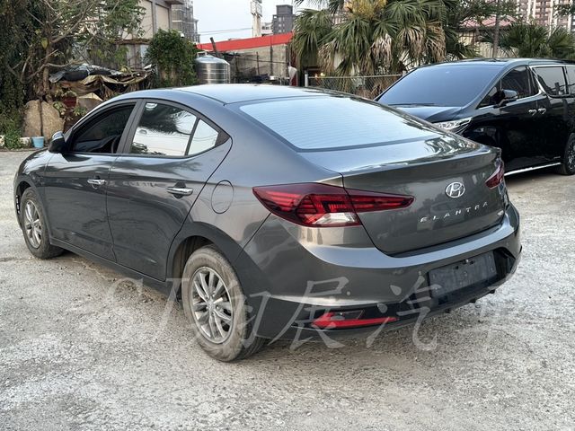 HYUNDAI現代 ELANTRA  第5張相片