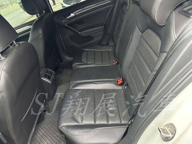 VOLKSWAGEN福斯 GOLF VARIANT  第6張相片