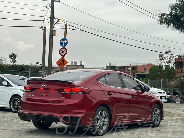 HYUNDAI現代 ELANTRA  第4張相片