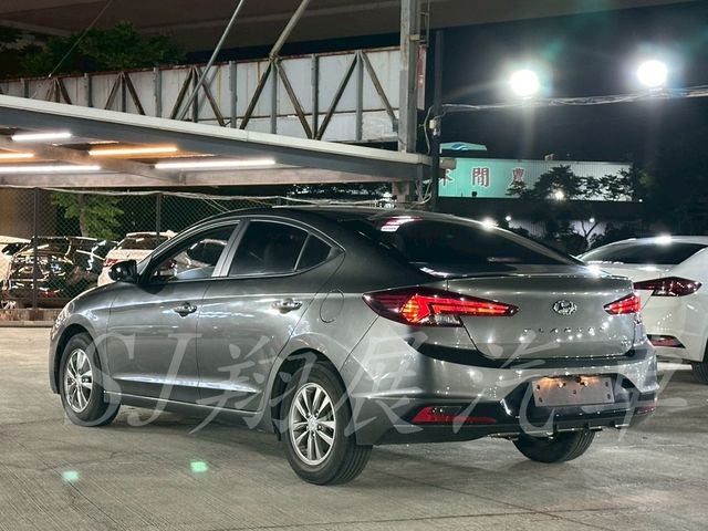 HYUNDAI現代 ELANTRA  第4張相片