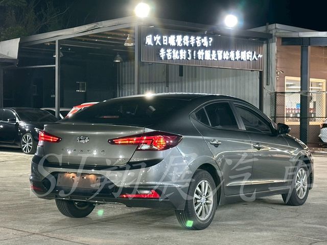 HYUNDAI現代 ELANTRA  第6張相片