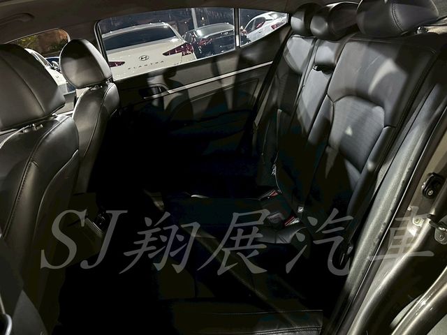 HYUNDAI現代 ELANTRA  第8張相片