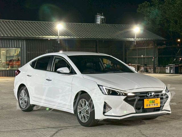 HYUNDAI現代 ELANTRA  第3張相片