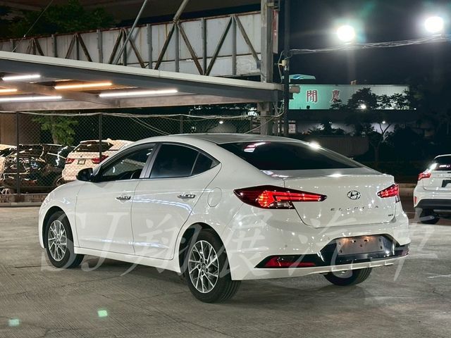 HYUNDAI現代 ELANTRA  第4張相片