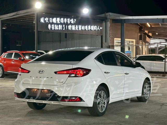 HYUNDAI現代 ELANTRA  第5張相片