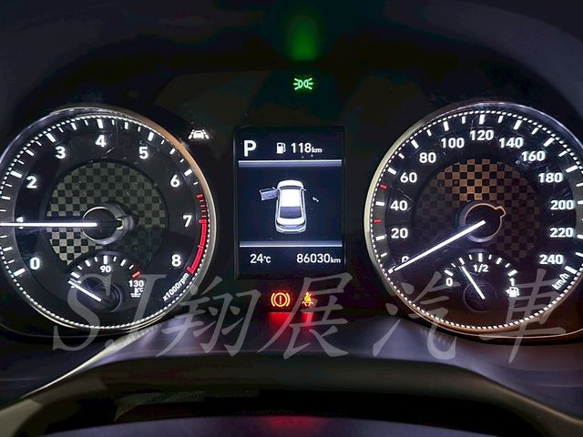HYUNDAI現代 ELANTRA  第9張相片
