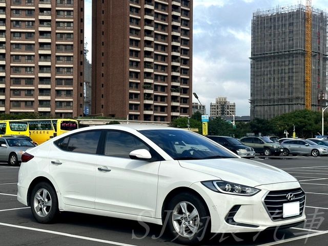 HYUNDAI現代 ELANTRA  第3張相片