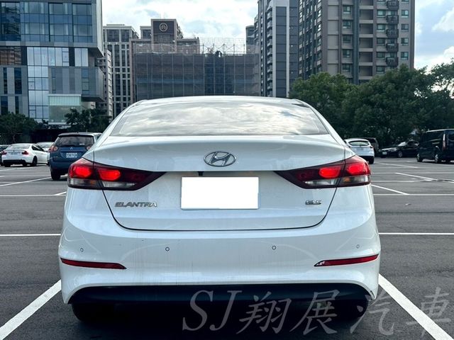 HYUNDAI現代 ELANTRA  第5張相片