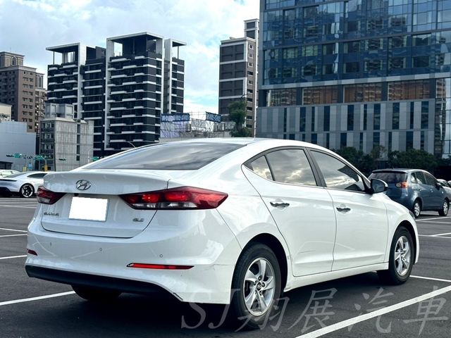HYUNDAI現代 ELANTRA  第6張相片